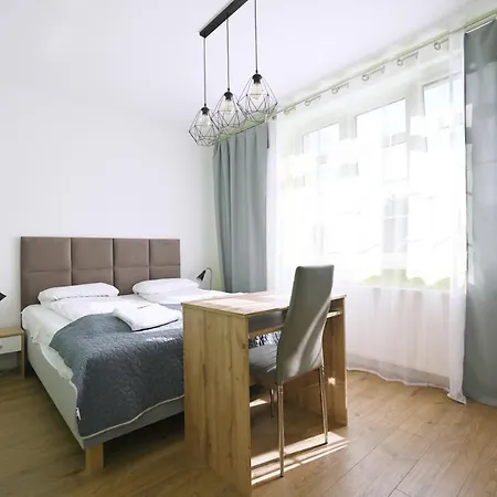 Victus Apartamenty, Rey *